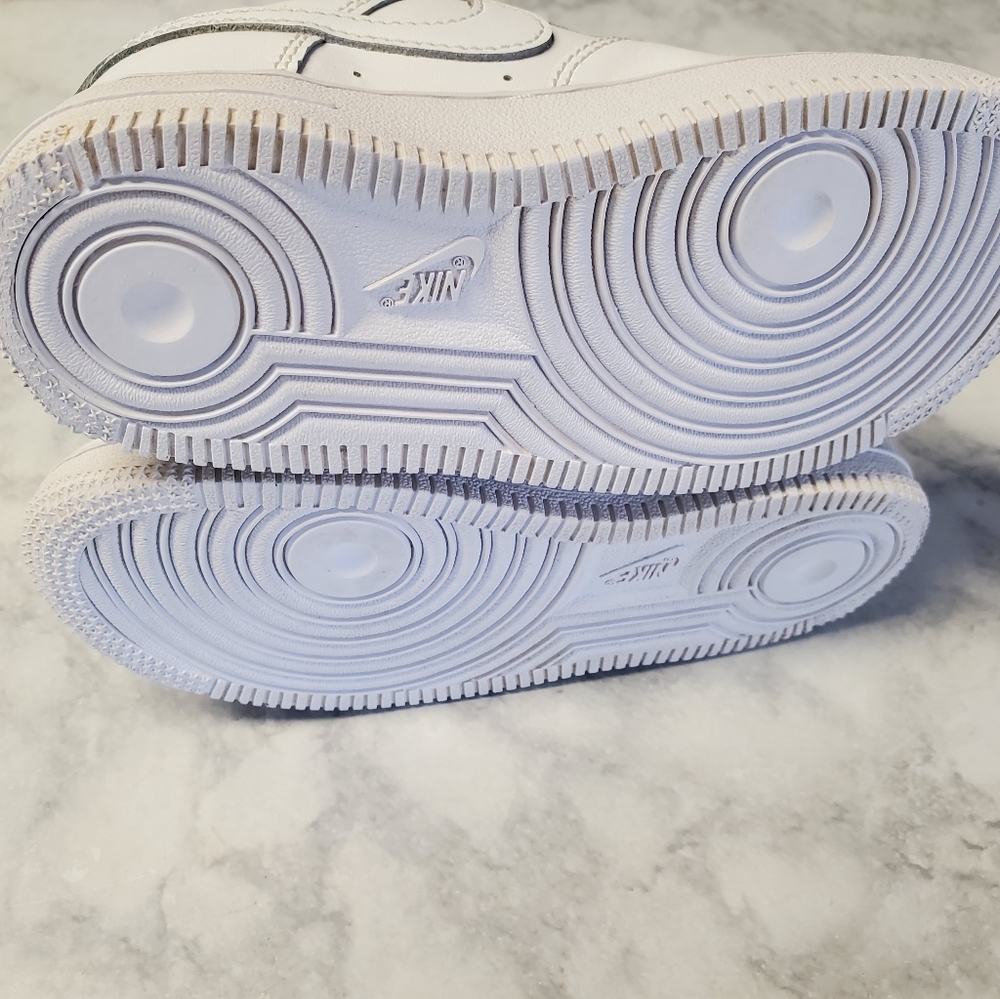 Nike air force 1's grade school size 11 - Picture 4 of 9